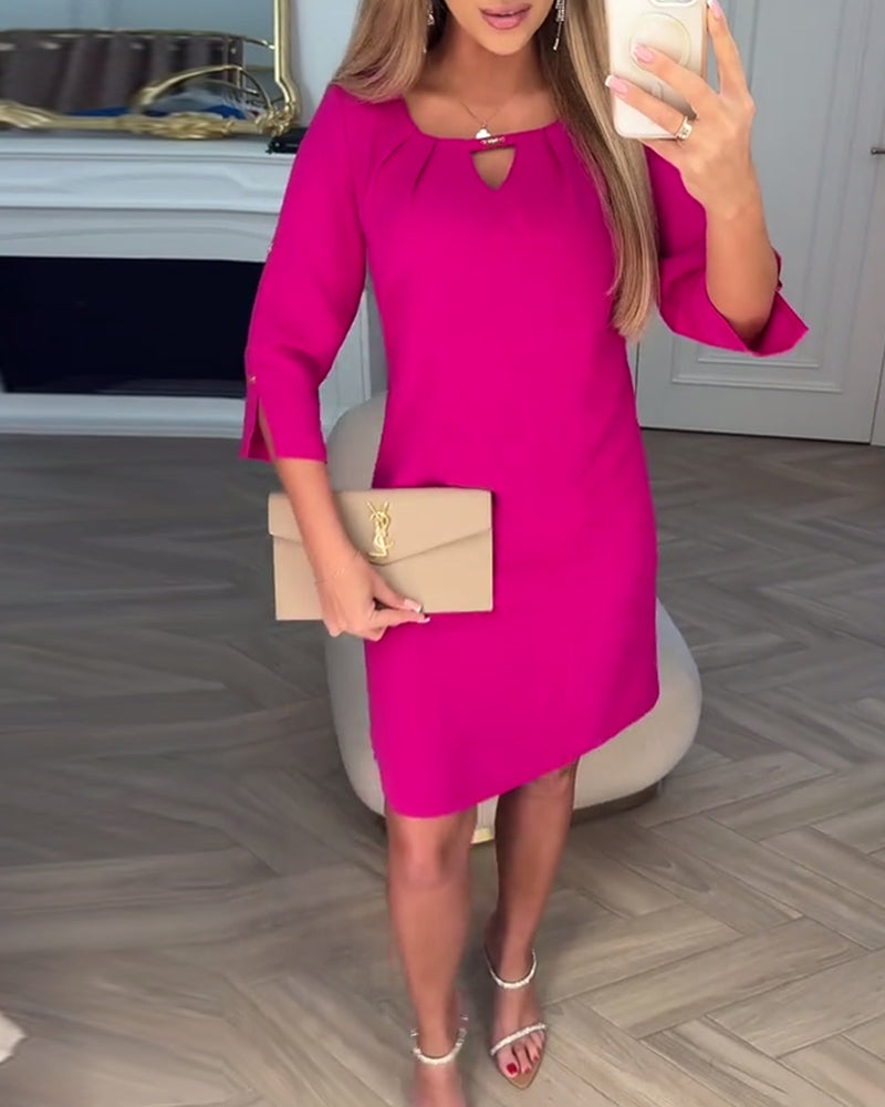 Elegancka, jednokolorowa, prosta sukienka z pustką