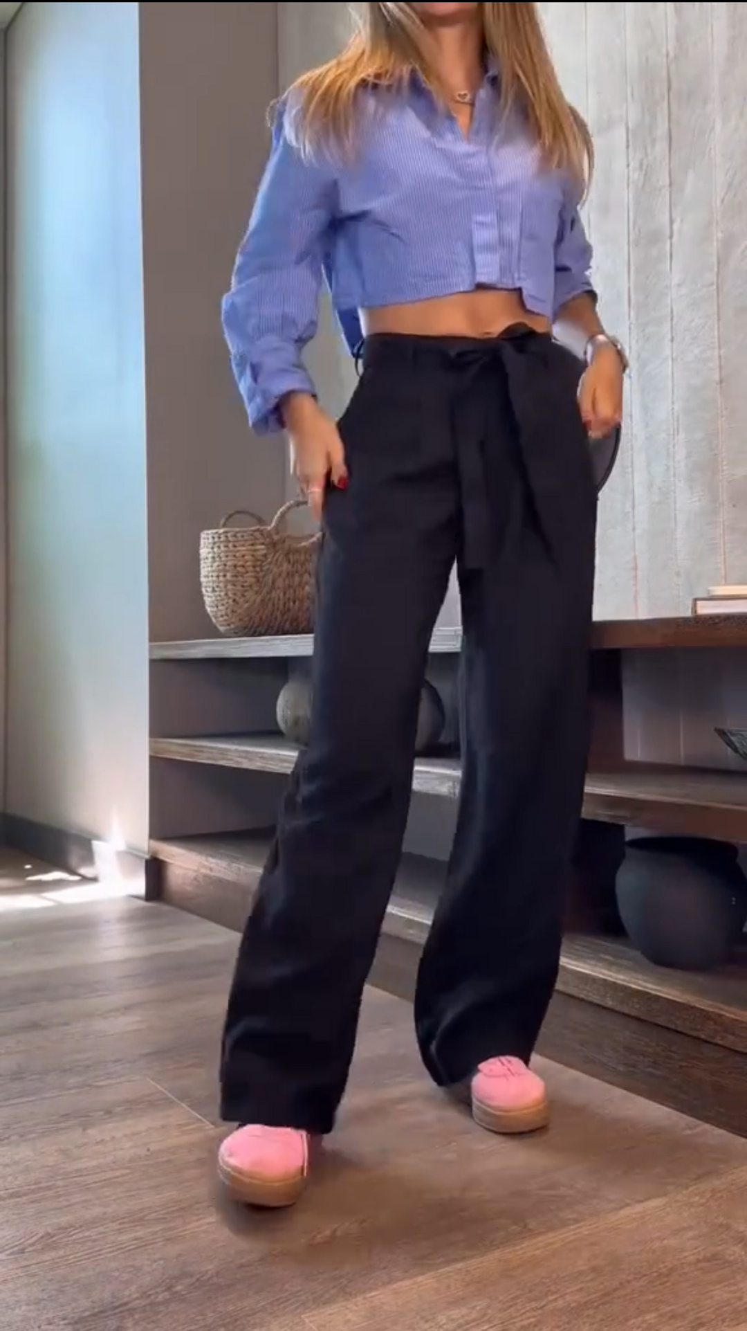 Spodnie garniturowe z wysokim stanem i luźnym krojem i szerokimi nogawkami