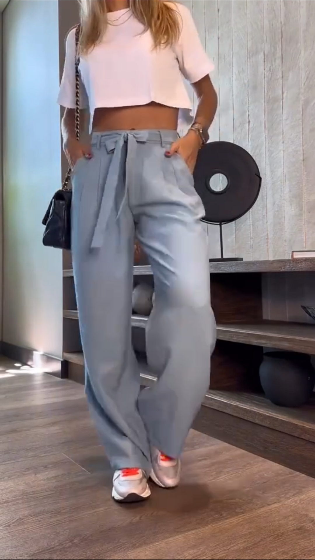 Spodnie garniturowe z wysokim stanem i luźnym krojem i szerokimi nogawkami