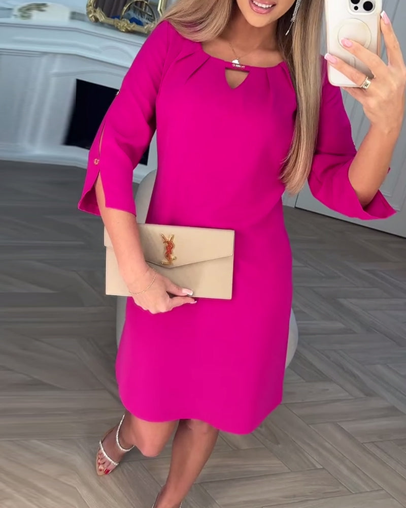 Elegancka, jednokolorowa, prosta sukienka z pustką