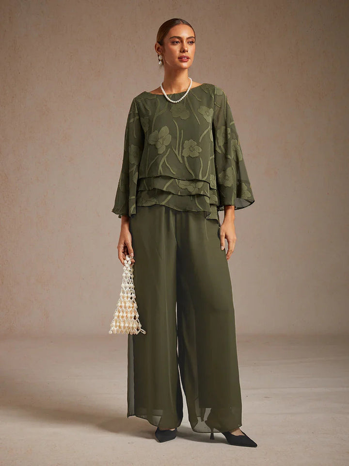 Spodnie z prostymi nogawkami i rozcięciem z szyfonu