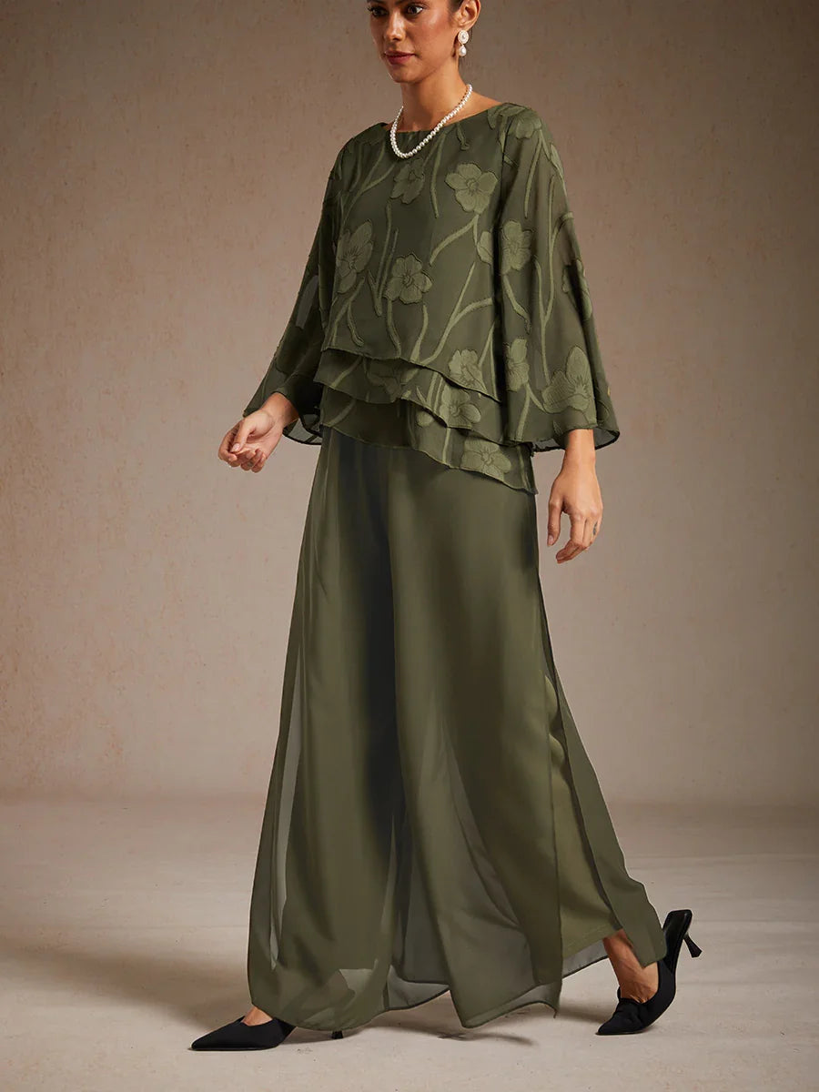 Spodnie z prostymi nogawkami i rozcięciem z szyfonu