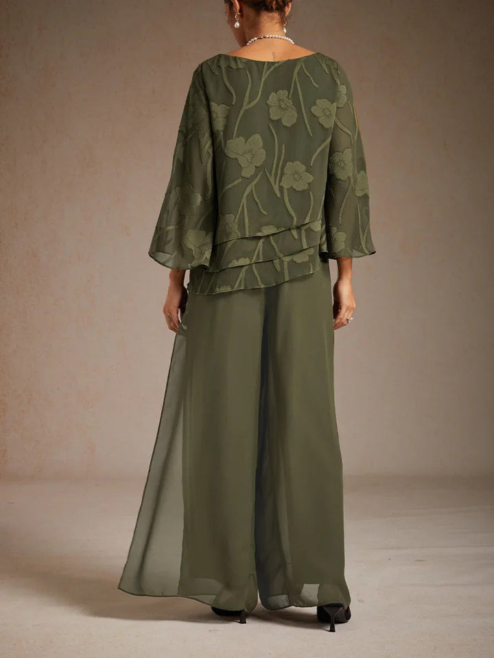 Spodnie z prostymi nogawkami i rozcięciem z szyfonu